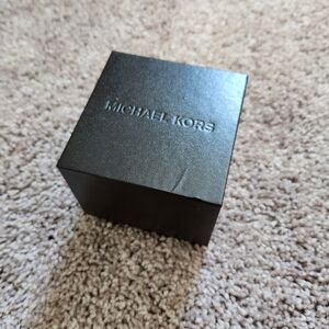 🔷️ Michael Kors Black Leather Watch Case